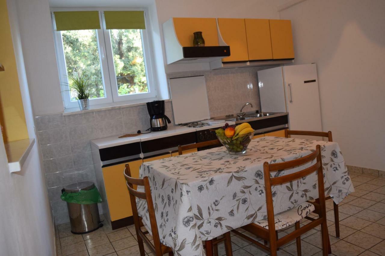Apartmani Andela I Mladen Debelic Раб Екстериор снимка