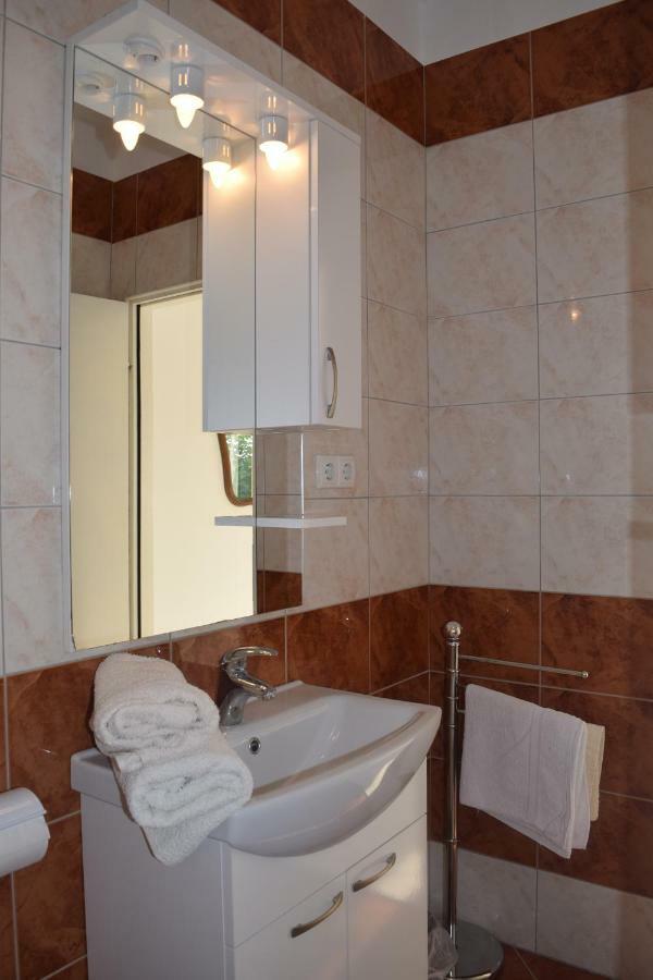 Apartmani Andela I Mladen Debelic Раб Екстериор снимка